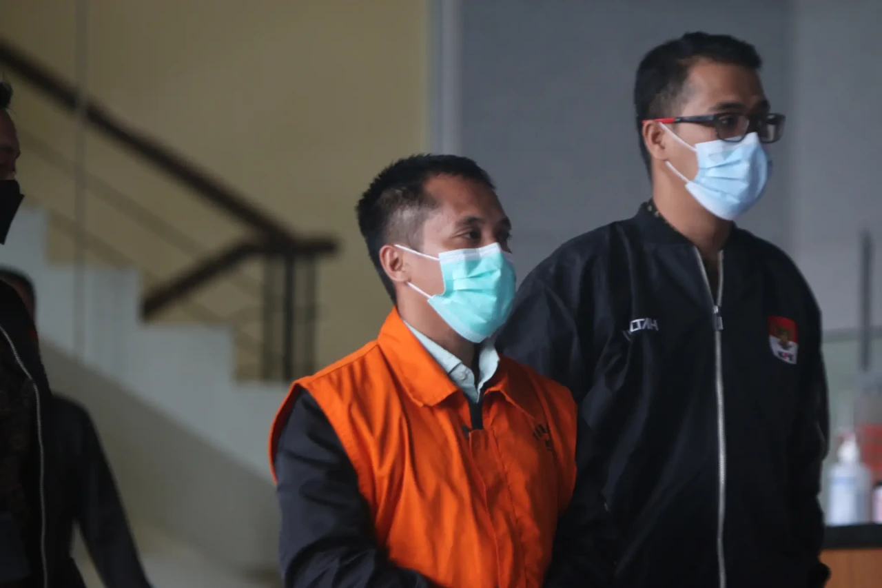KPK Tahan Pengurus Yayasan...