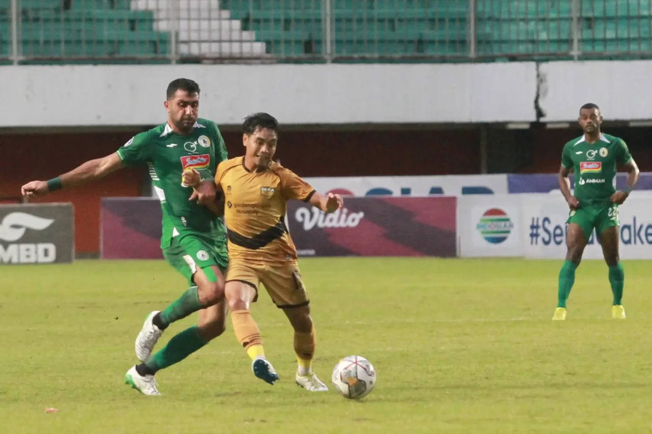 Dewa United Kalahkan...