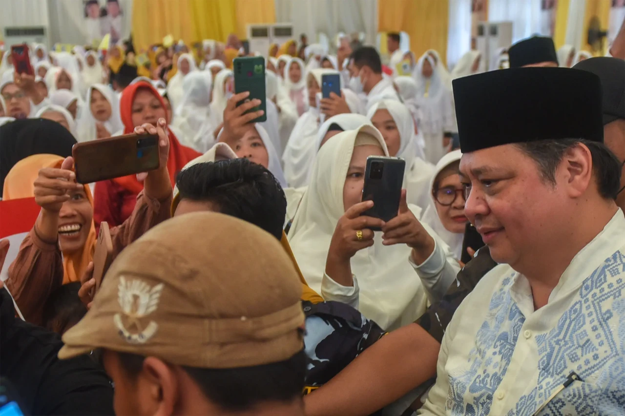 Airlangga Hartarto Hadiri...