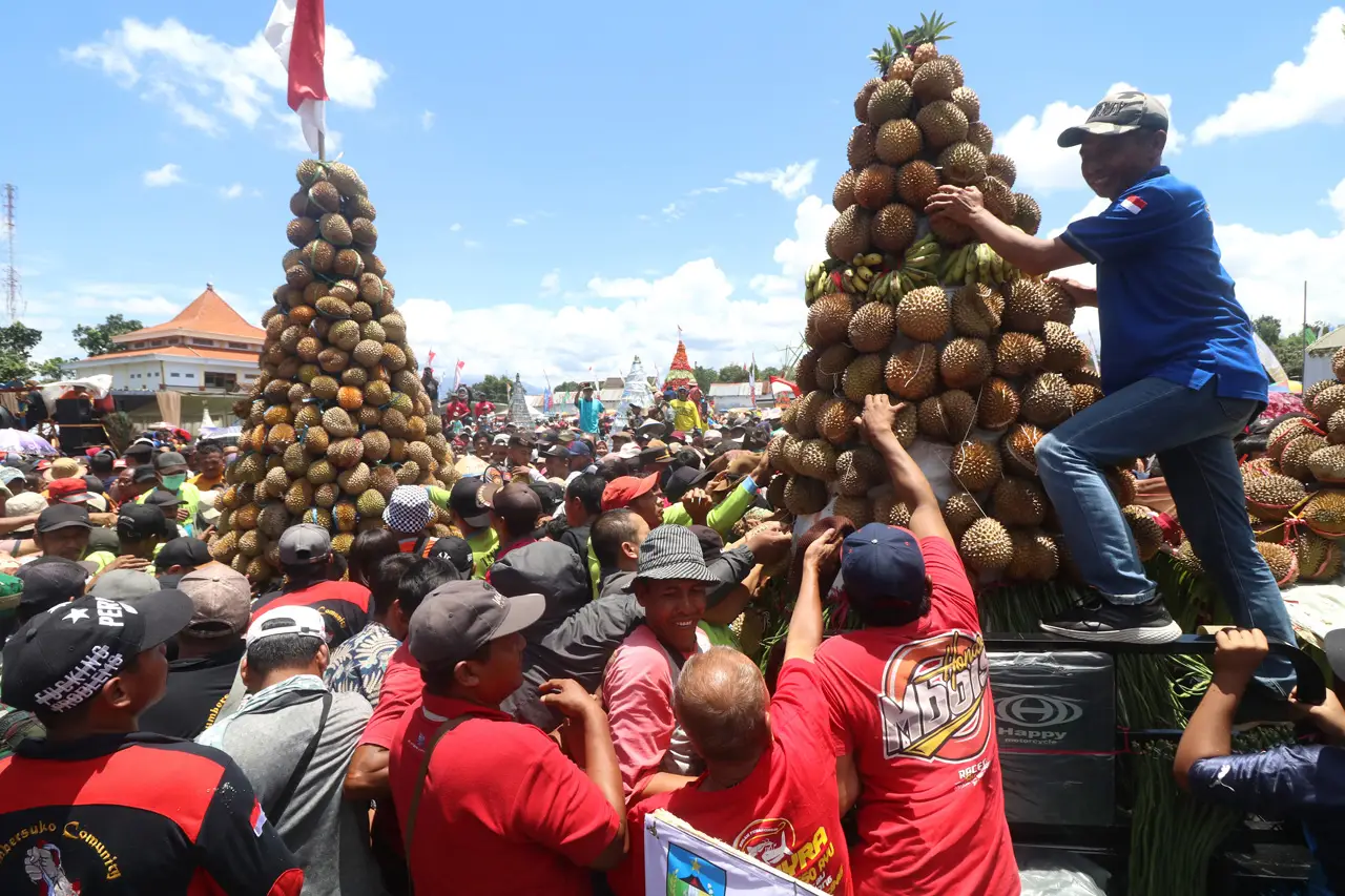 Sedekah Bumi Petani...