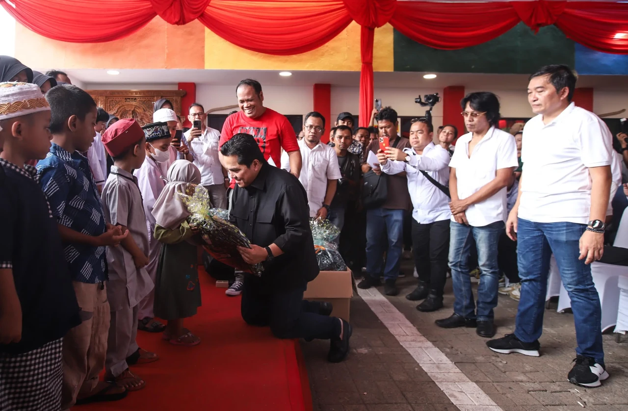 Erick Thohir Hadiri...