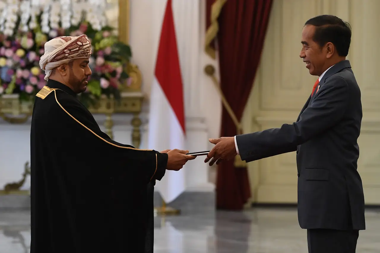 Presiden Jokowi Menerima...
