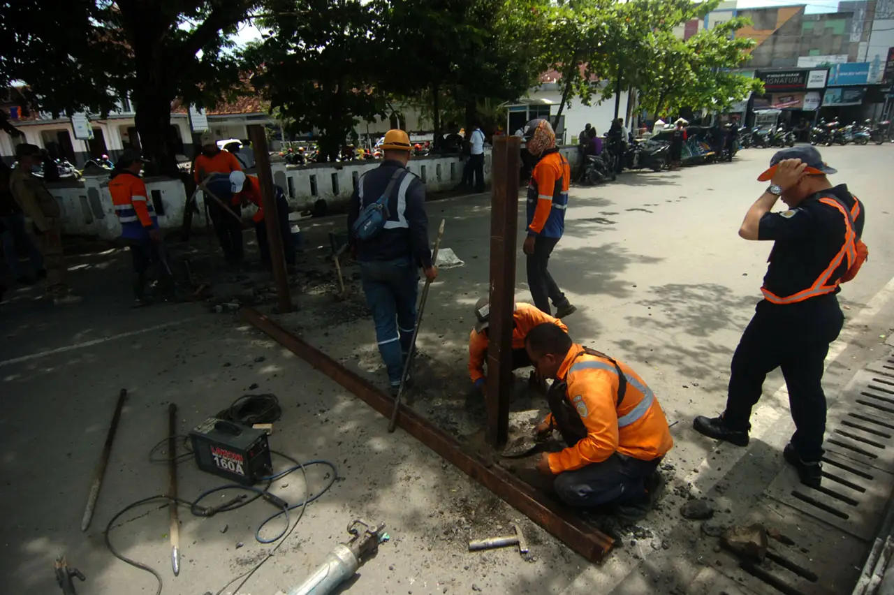 Penutupan Jalan dan...
