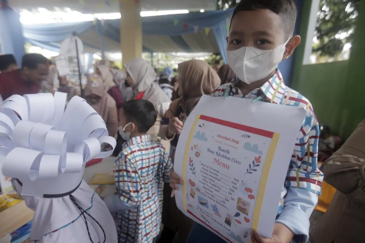 Latih Siswa Berwirausaha,...