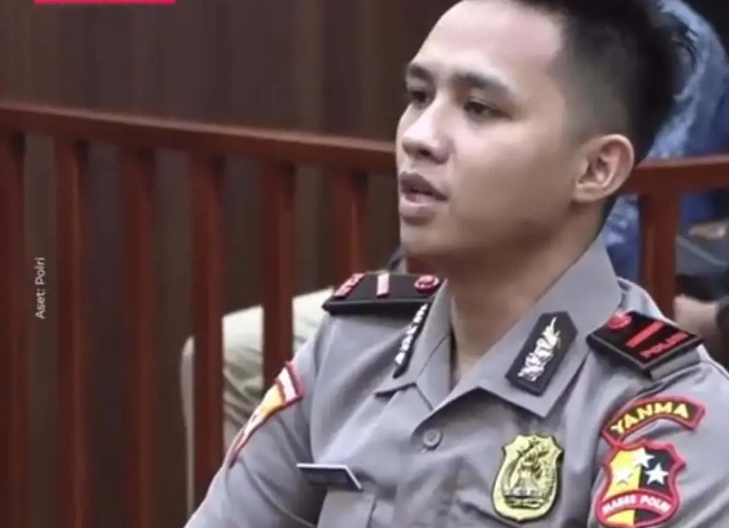 Berseragam Polri, Begini...