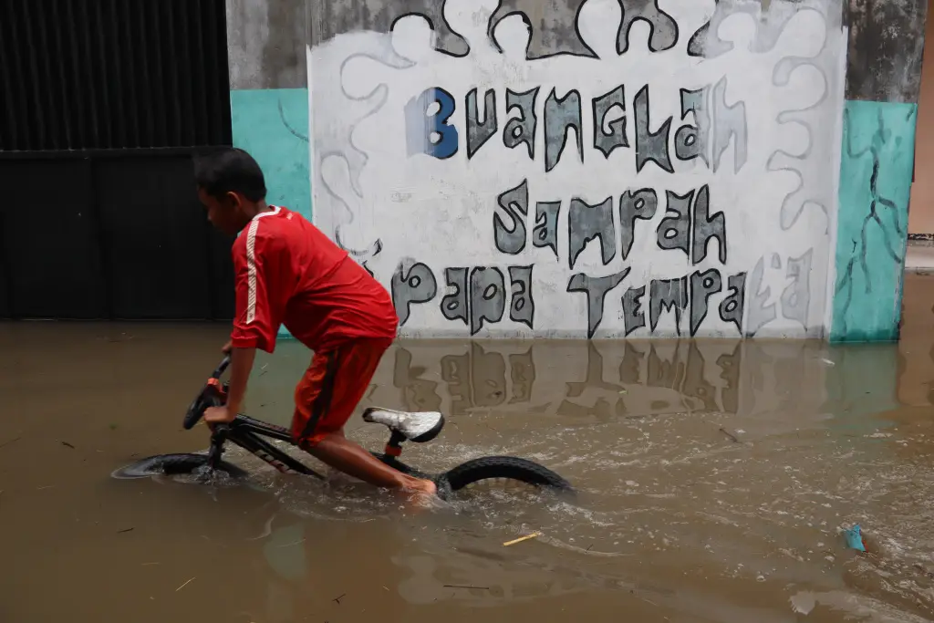 Banjir Genangi 4 Kecamatan...