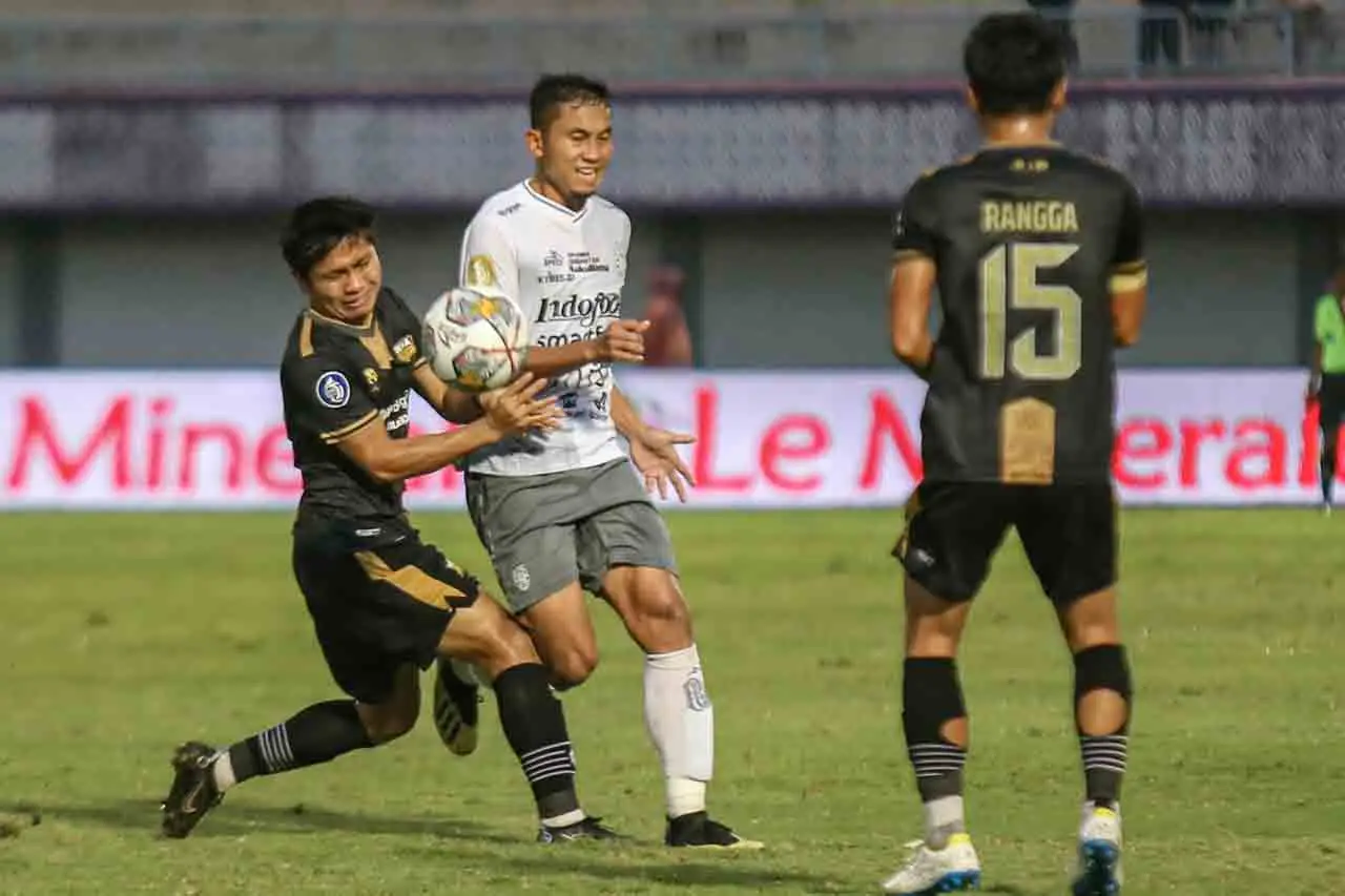 Bali United Kalahkan...