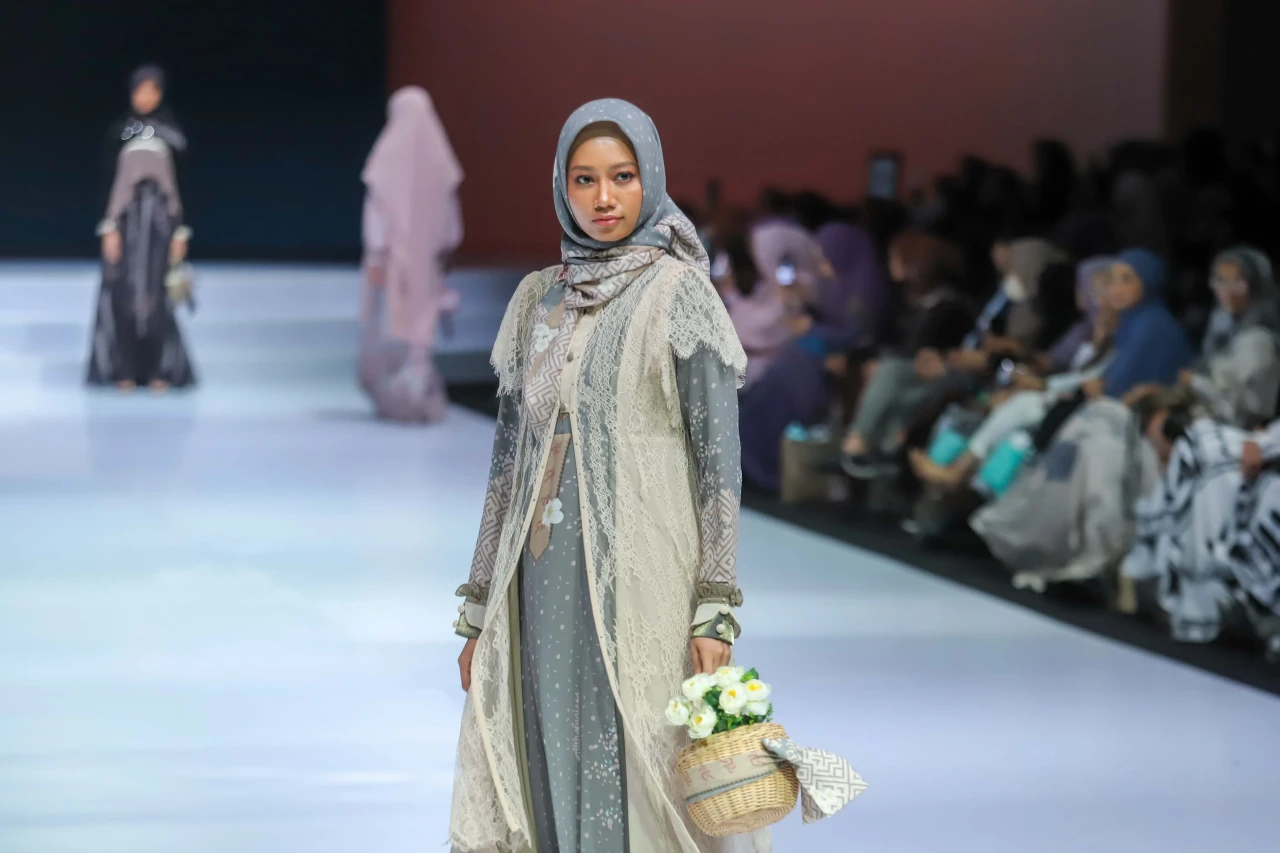 Potret Busana Muslim...