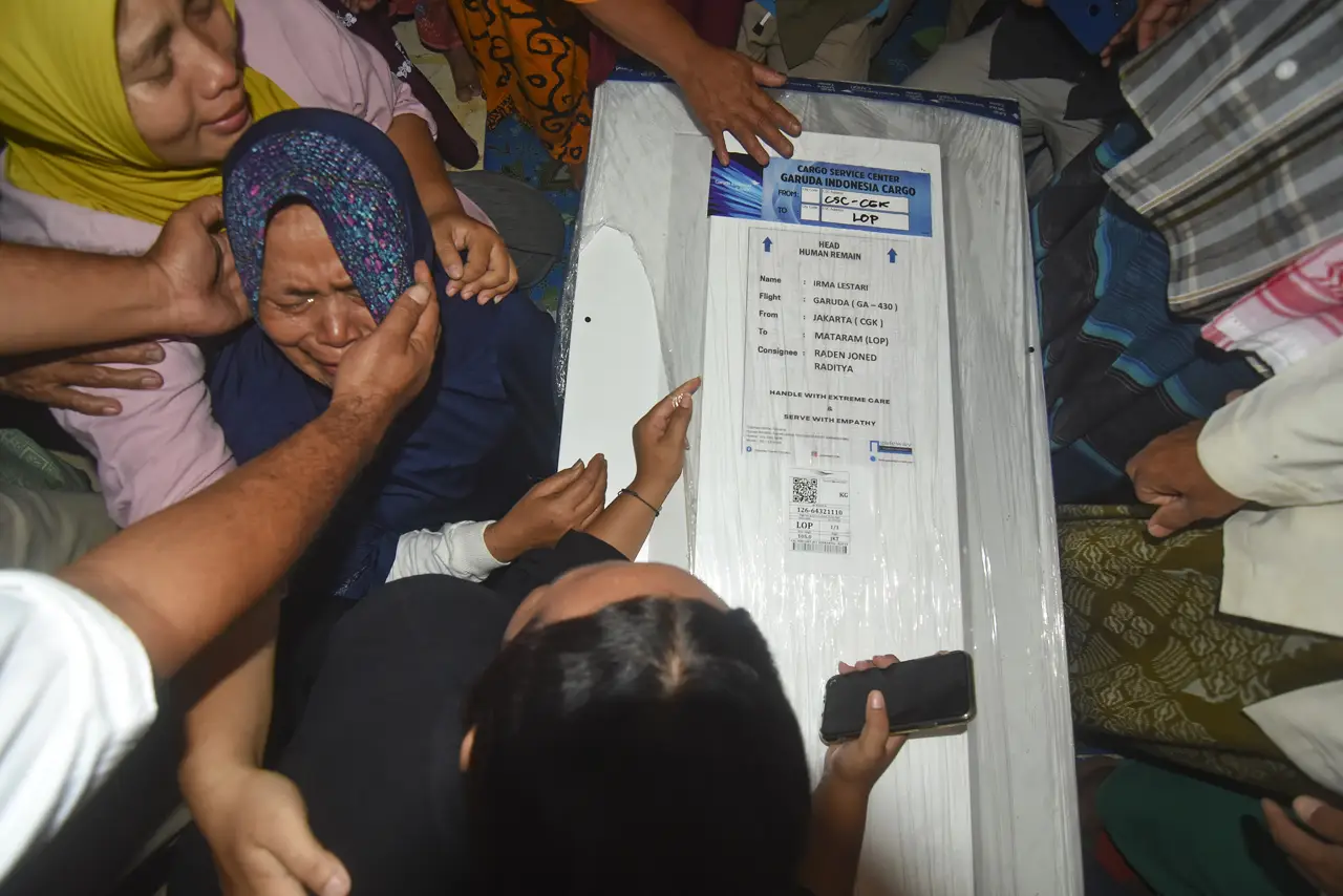 Tangis Keluarga Iringi...