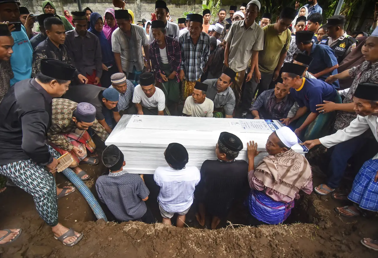 Tangis Keluarga Iringi...