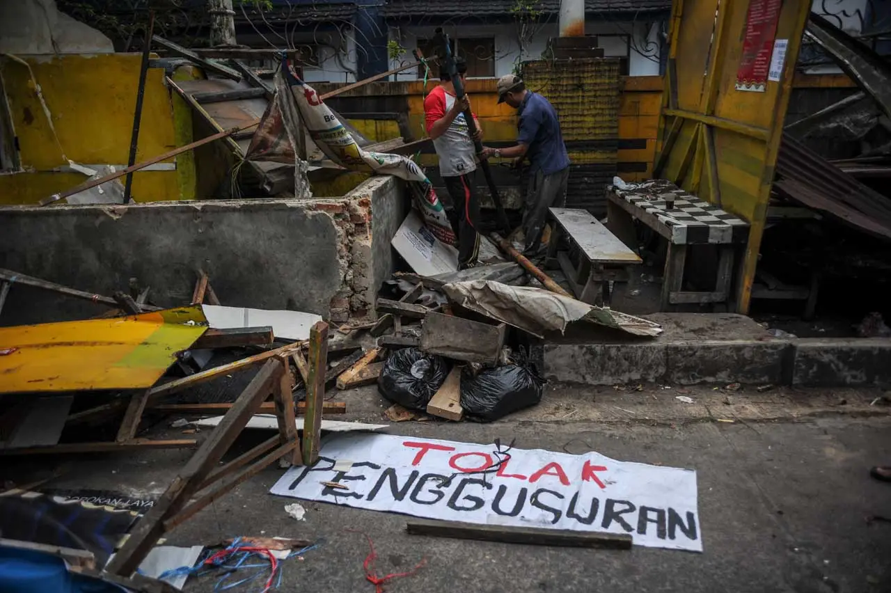 Penertiban Bangunan...