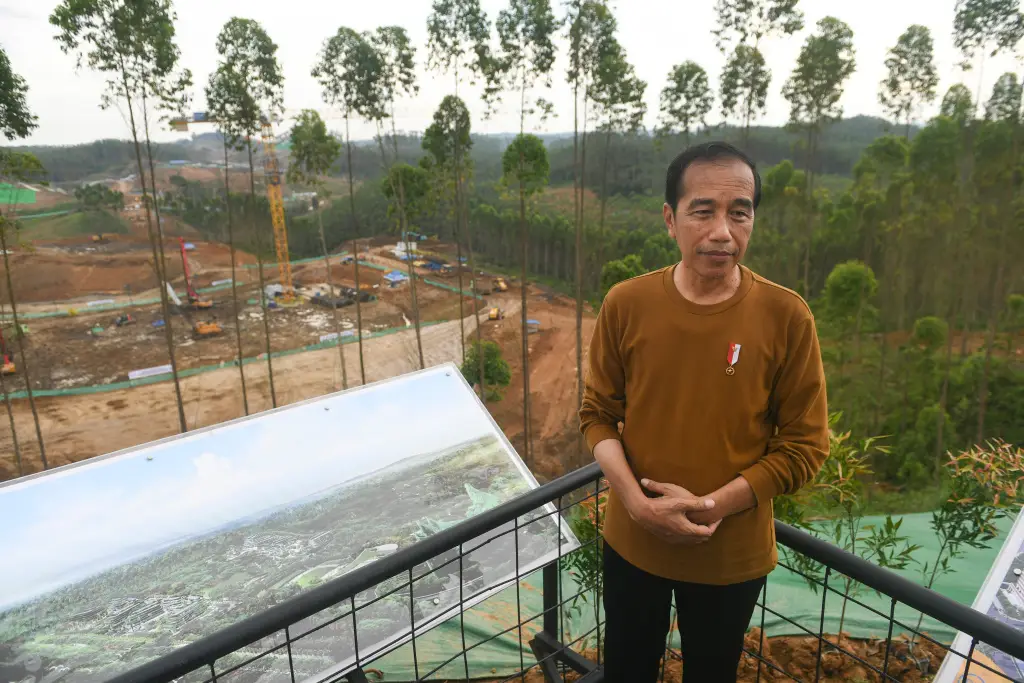 Jokowi Tinjau Pembangunan...