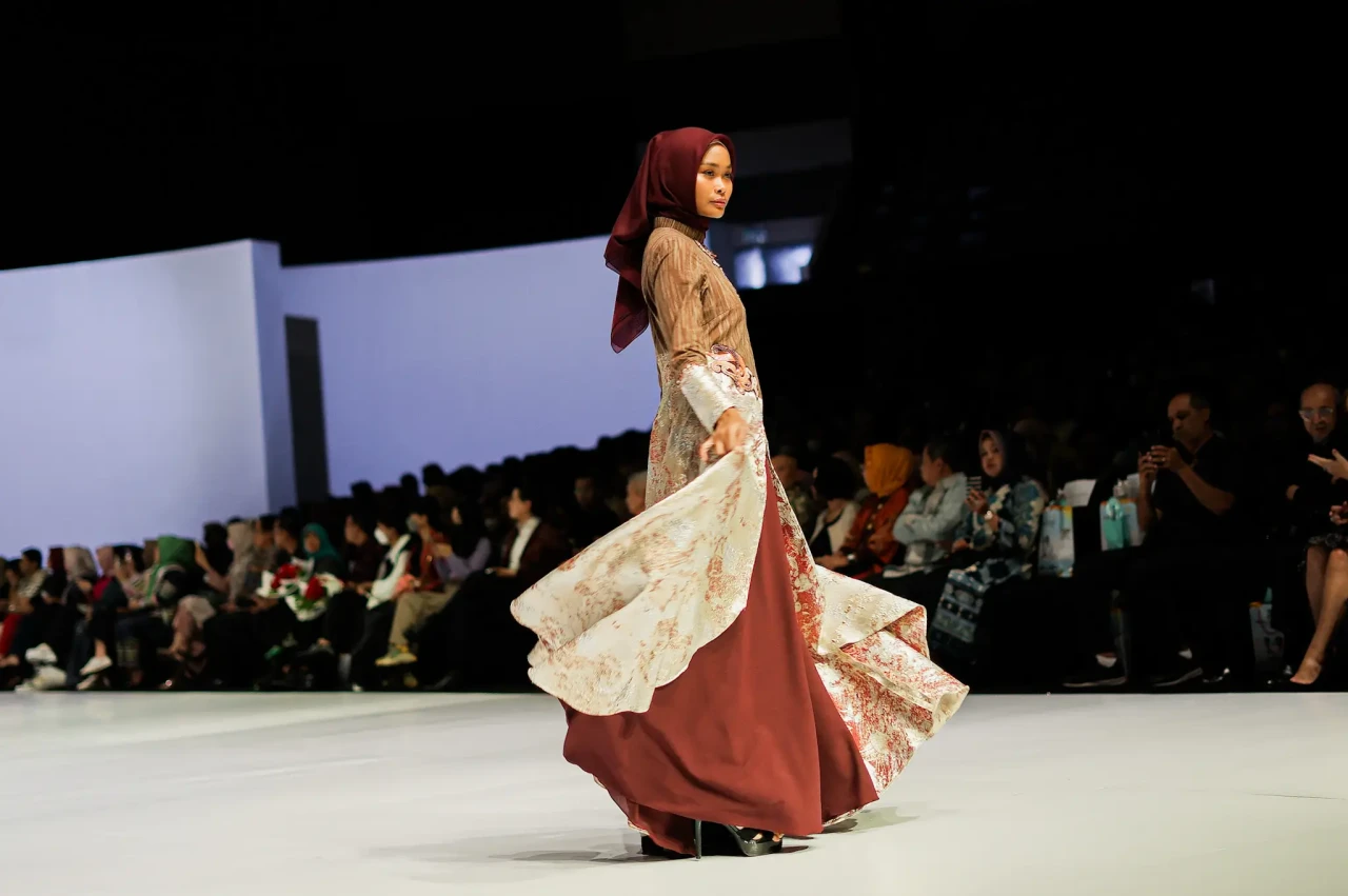 Potret Busana Lia Afif...