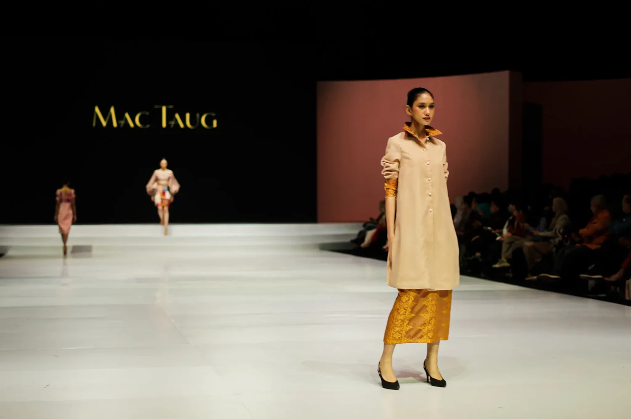 Desainer Filipina Mac...