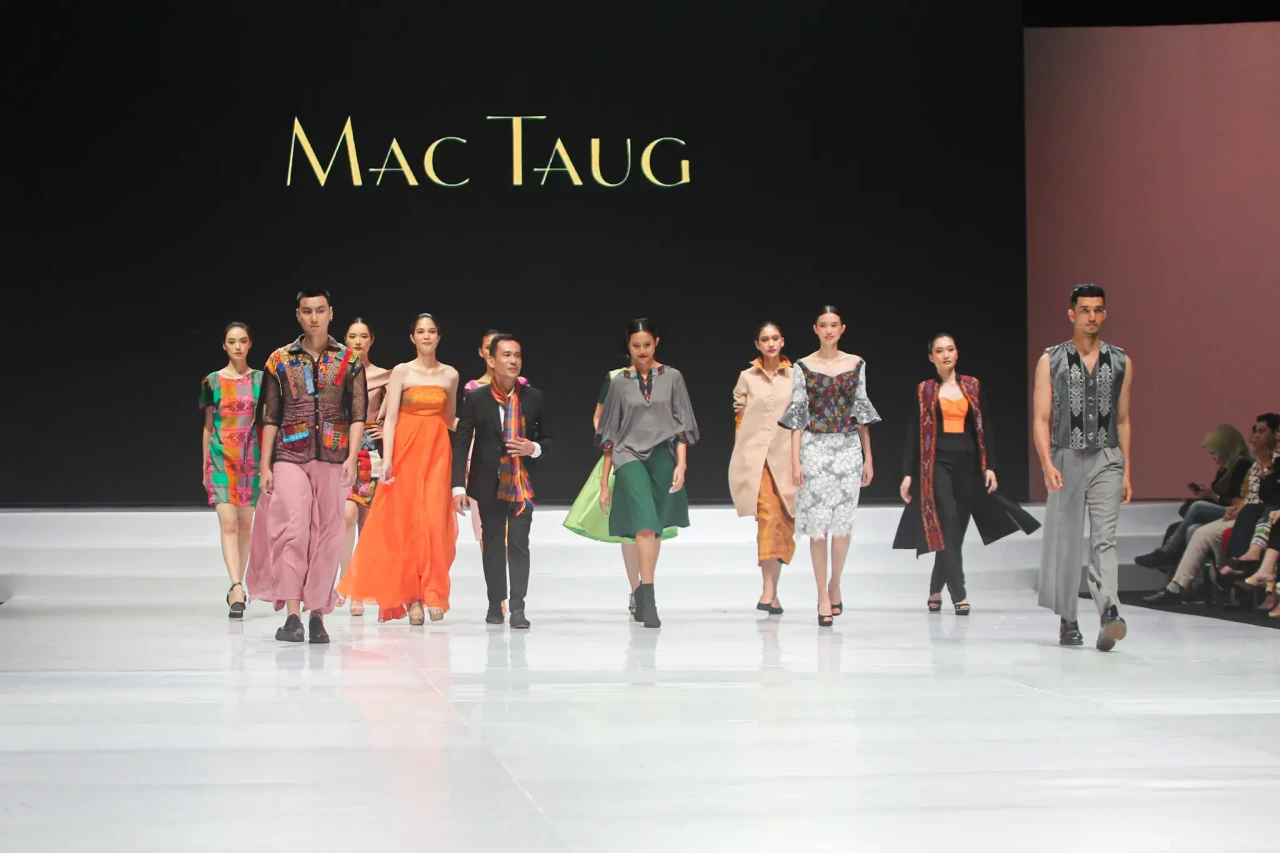 Desainer Filipina Mac...