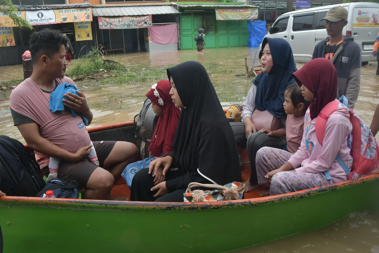 Banjir Landa Permukiman...
