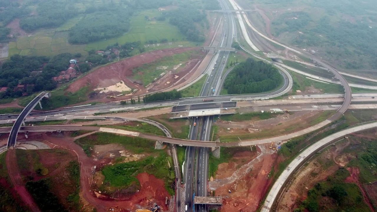 Jalan Tol Japek II Selatan...