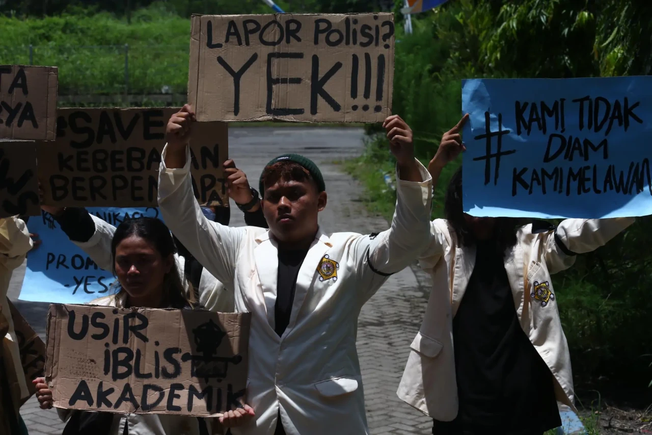 Mahasiswa Stikosa AWS...