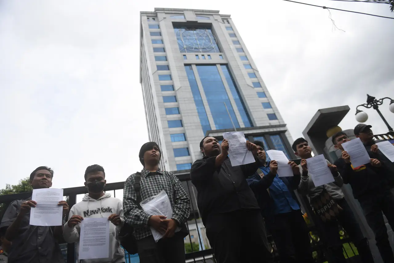 Aksi Menuntut Reformasi...