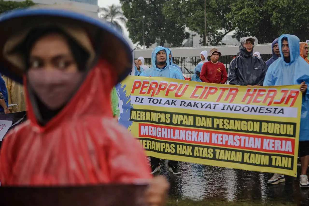 Aksi Tolak Perppu Cipta...