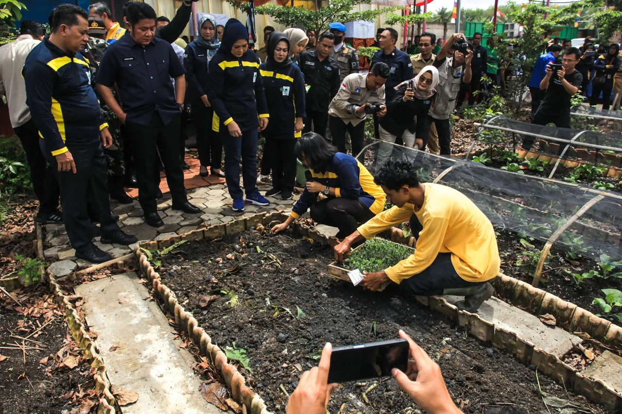 Peringatan Hari Peduli...