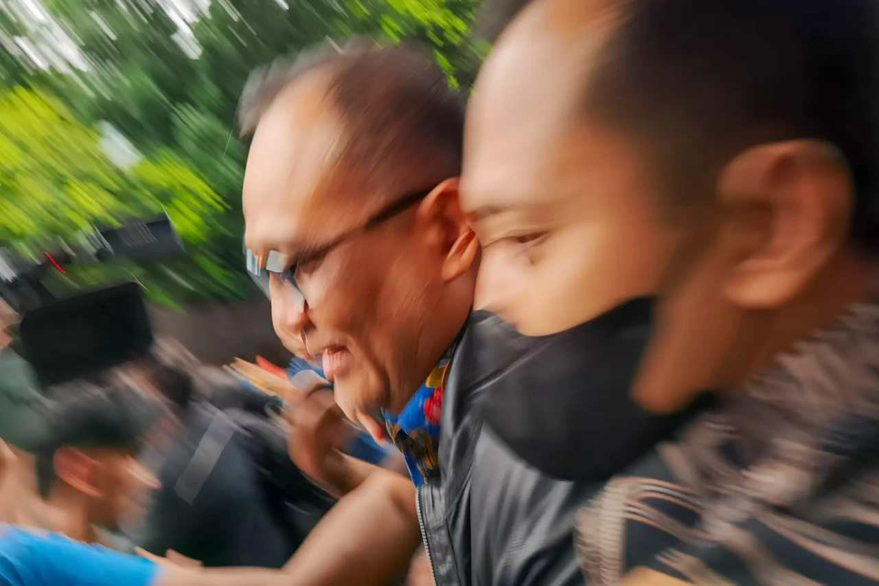 Usai Diperiksa KPK,...