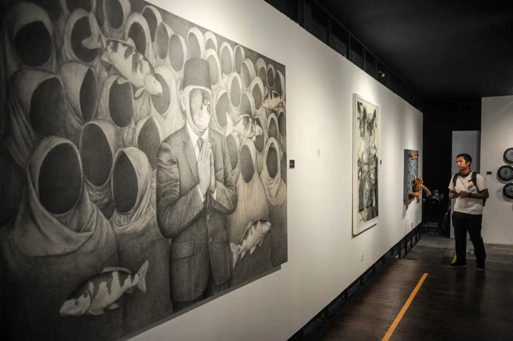 Mengunjungi Pameran...