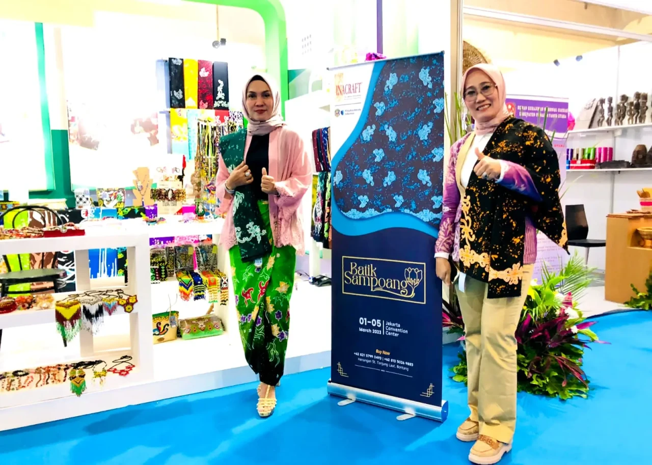 Kunjungi Batik Sampoang...