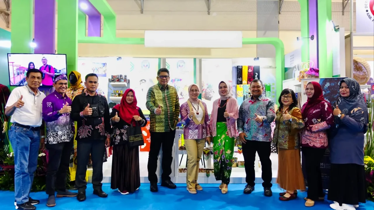Kunjungi Batik Sampoang...