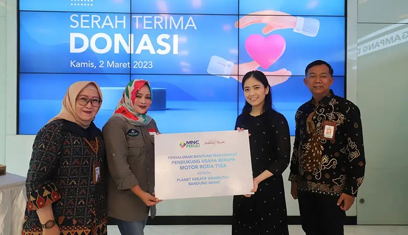 MNC Peduli Serahkan...