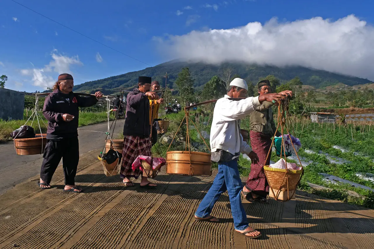 Jaga Kerukunan, Warga...