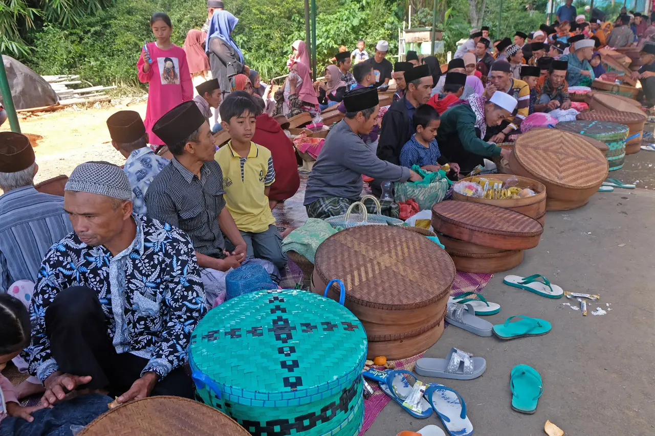 Jaga Kerukunan, Warga...