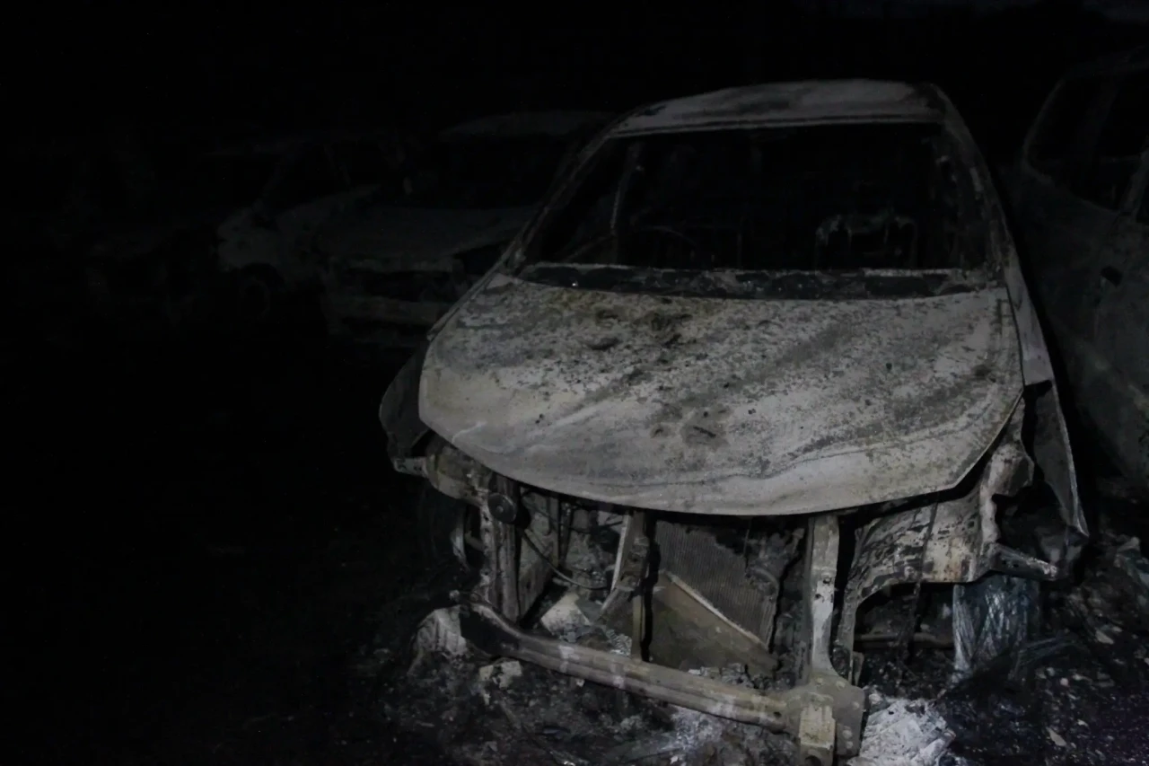 Mobil Warga Hangus Terbakar...