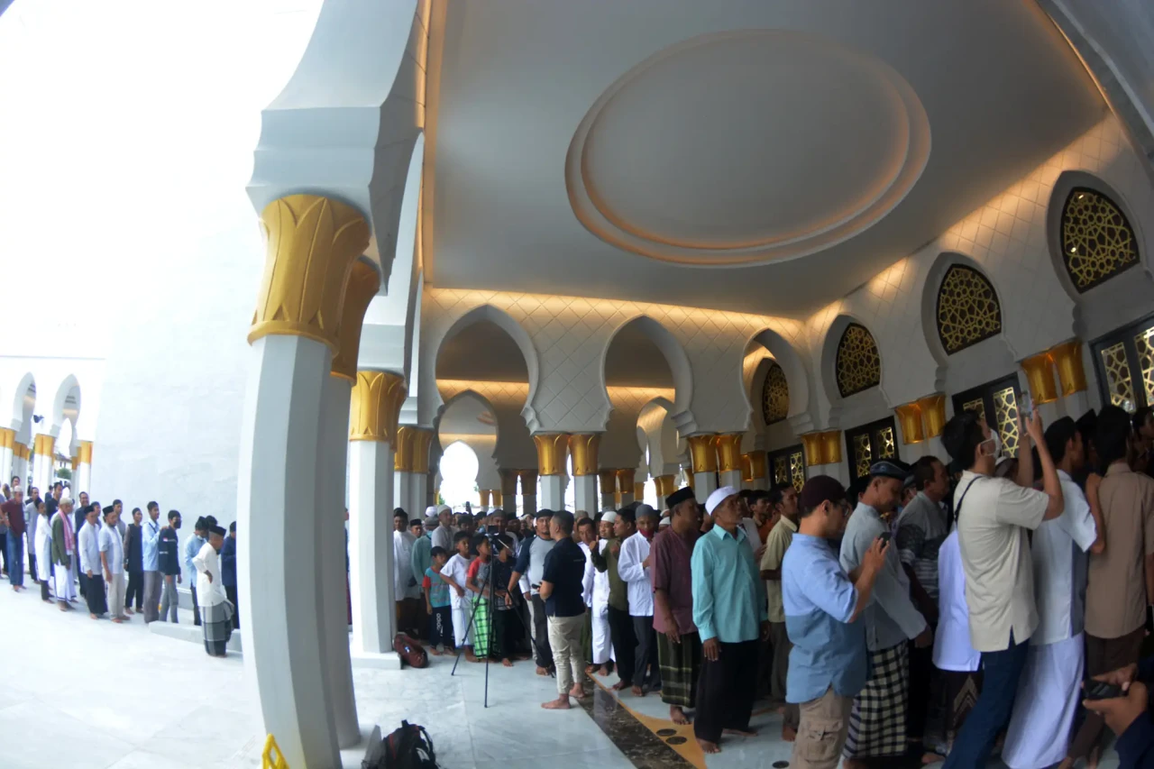 Salat Jumat Perdana...