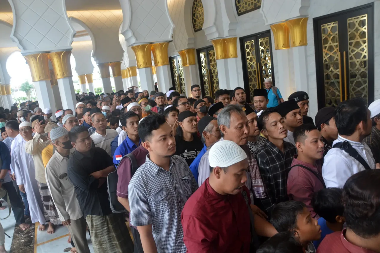 Salat Jumat Perdana...