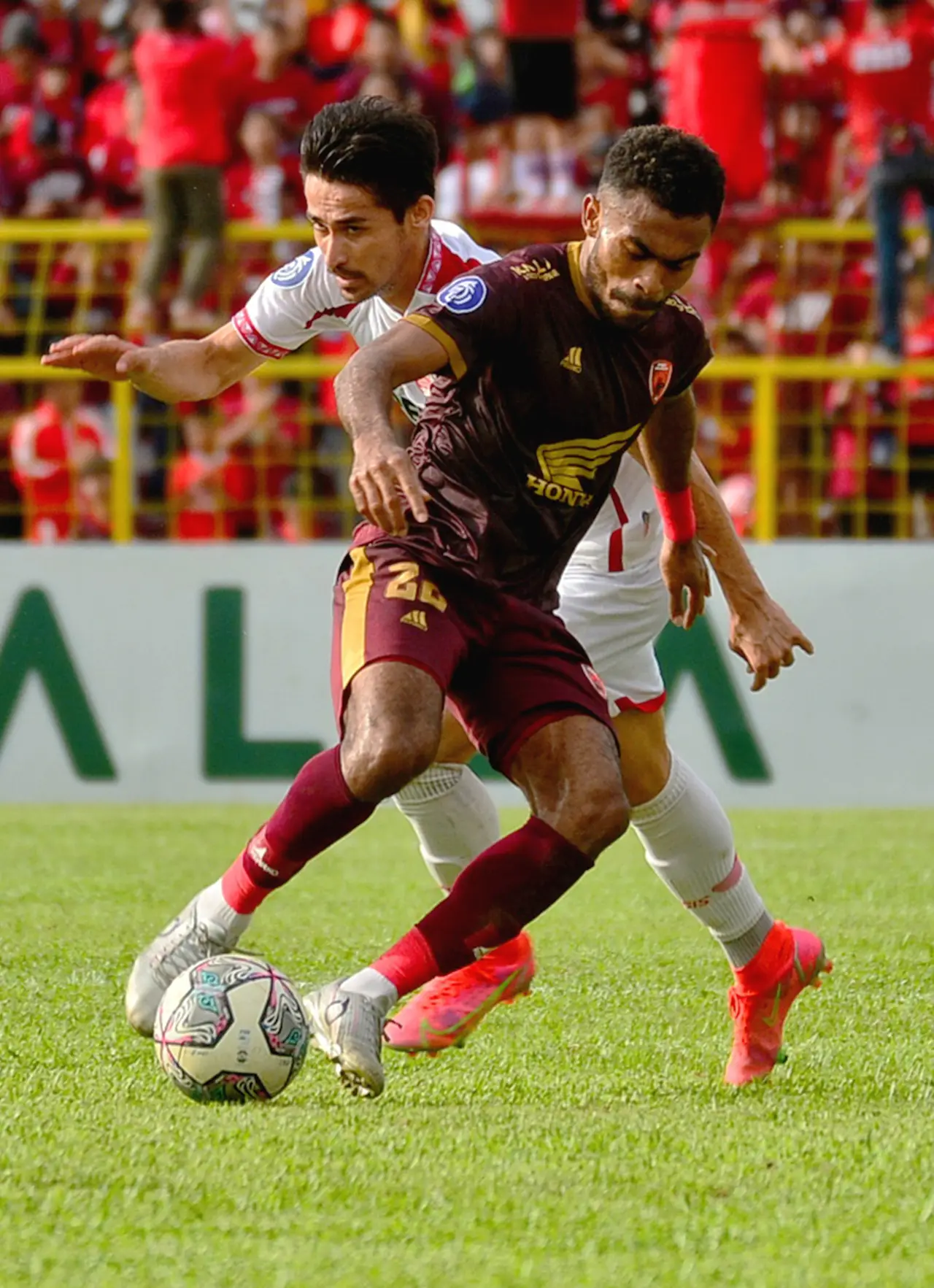 PSM Makassar Libas Persis...