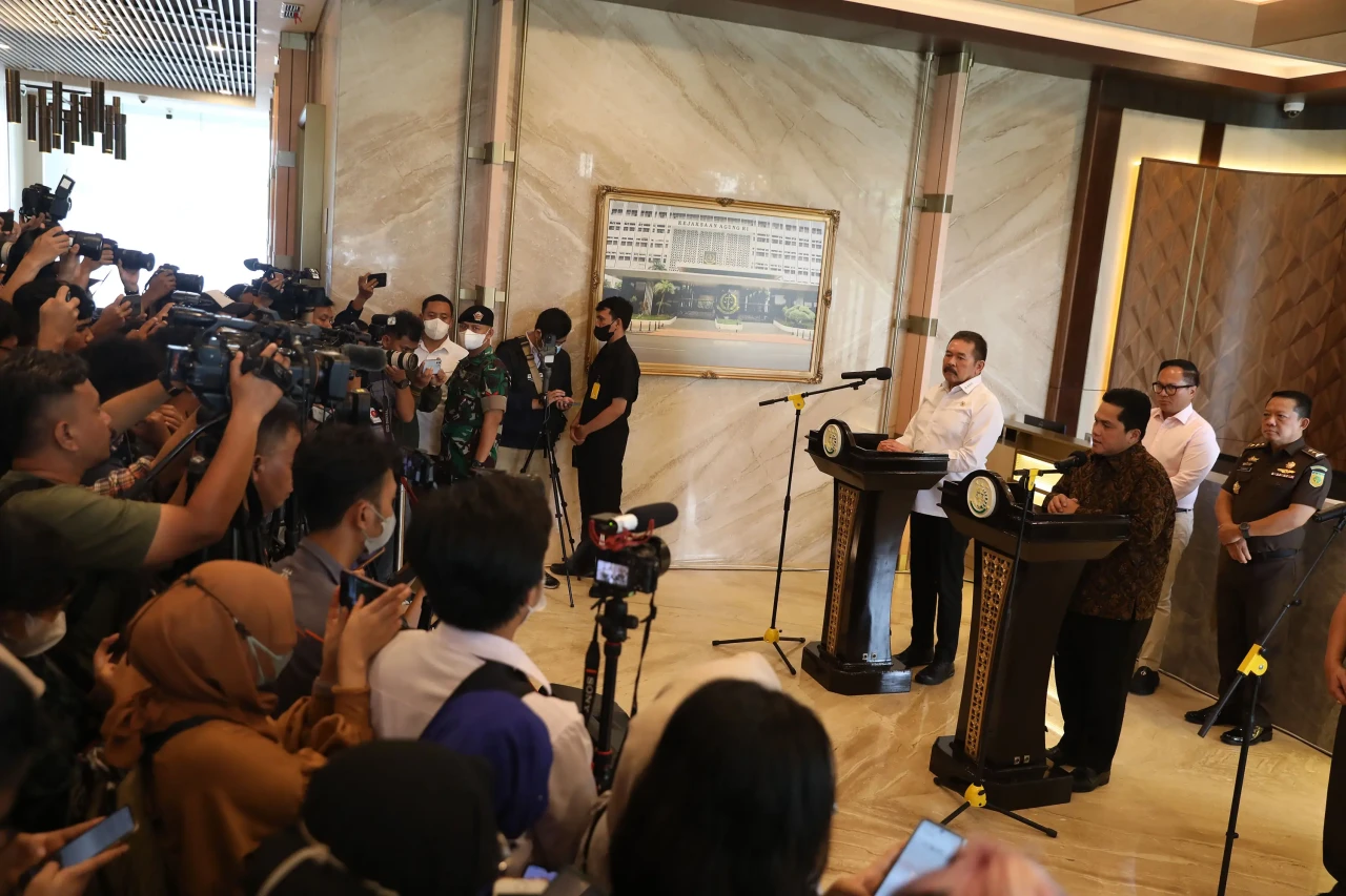 Kejaksaan Agung Serahkan...
