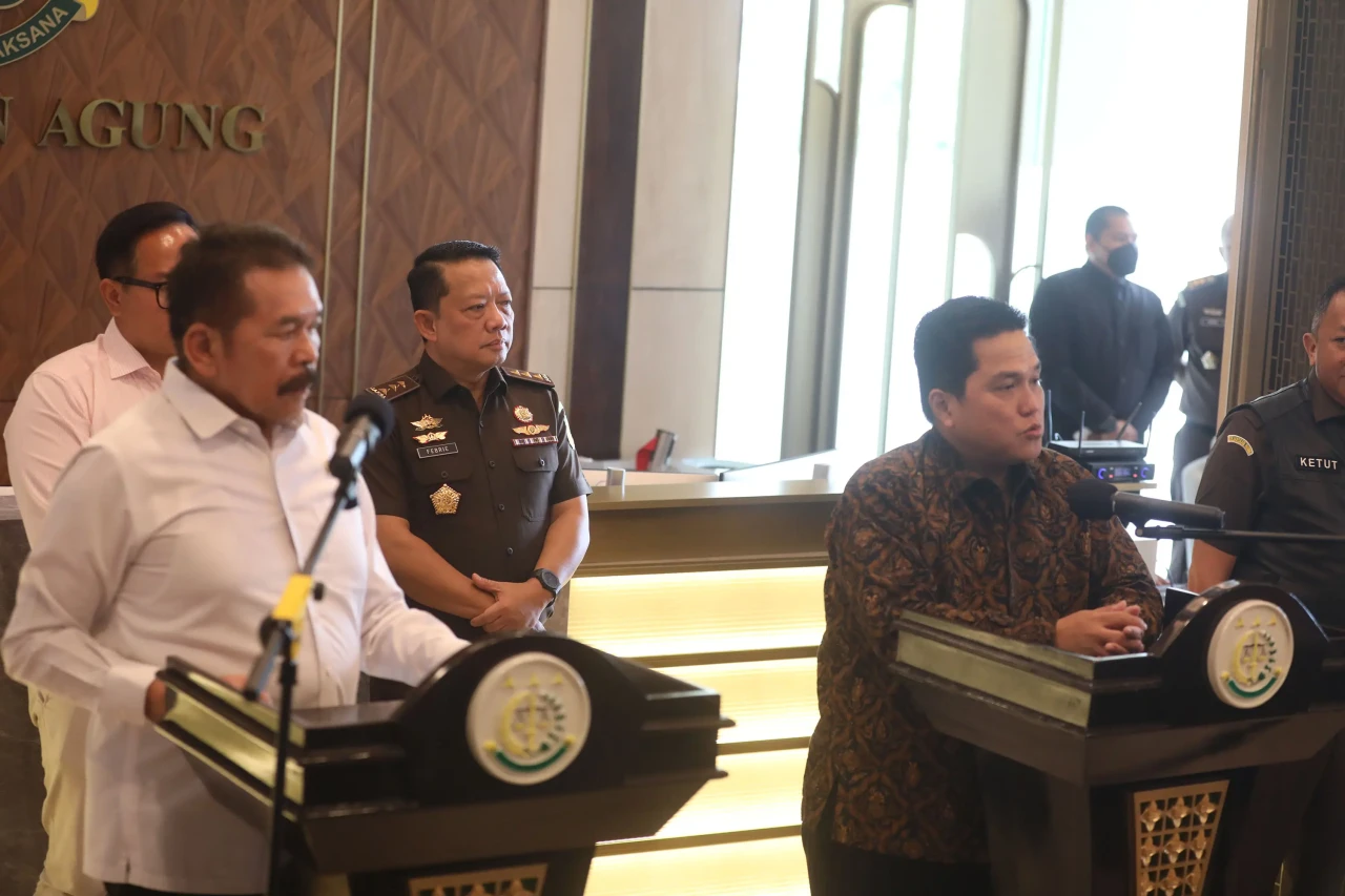 Kejaksaan Agung Serahkan...