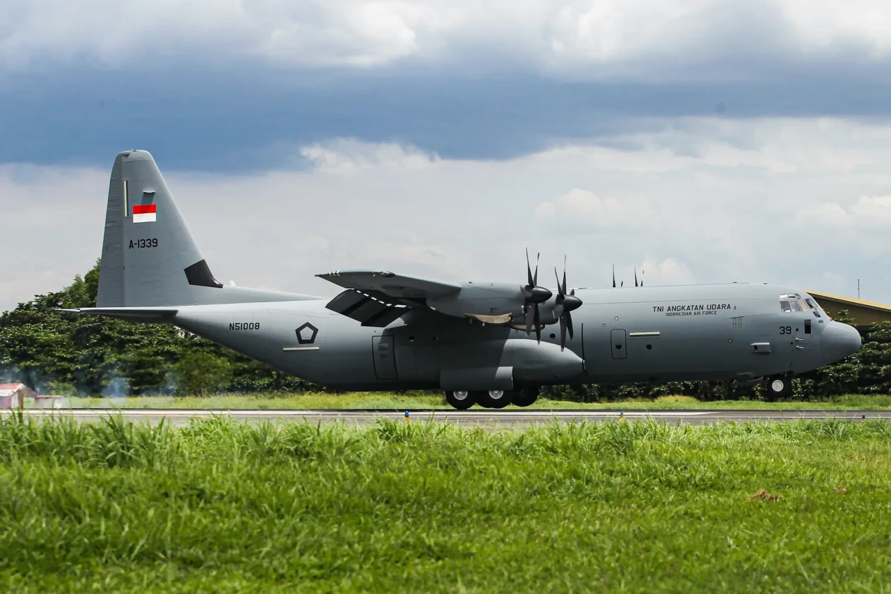 Pesawat C-130J Super...