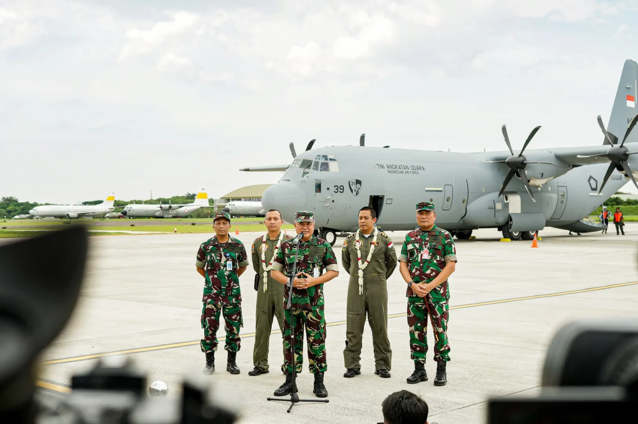 Pesawat C-130J Super...