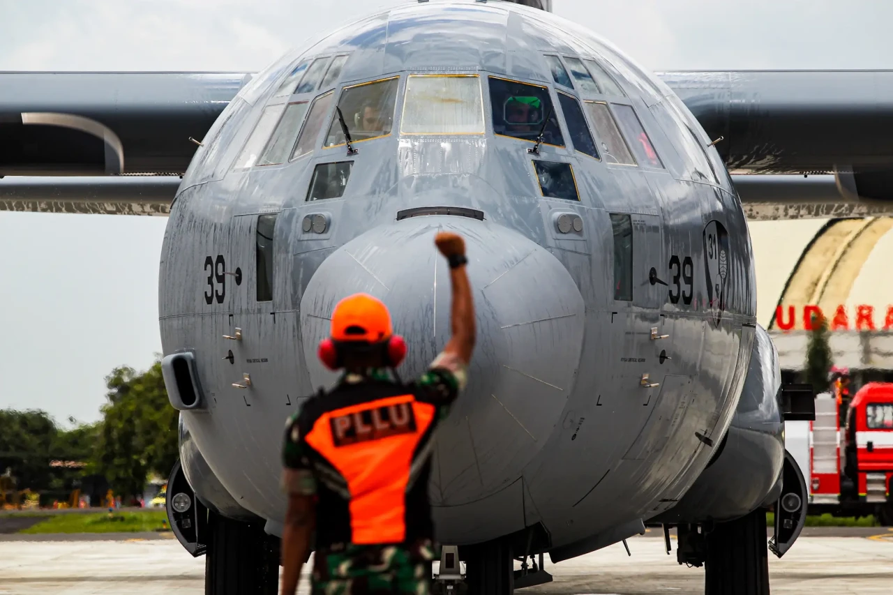 Pesawat C-130J Super...
