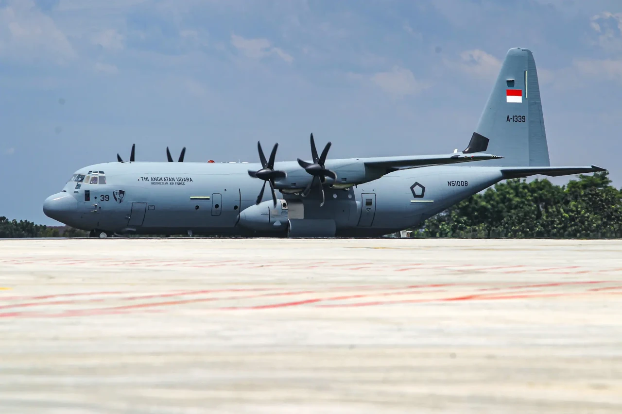 Pesawat C-130J Super...