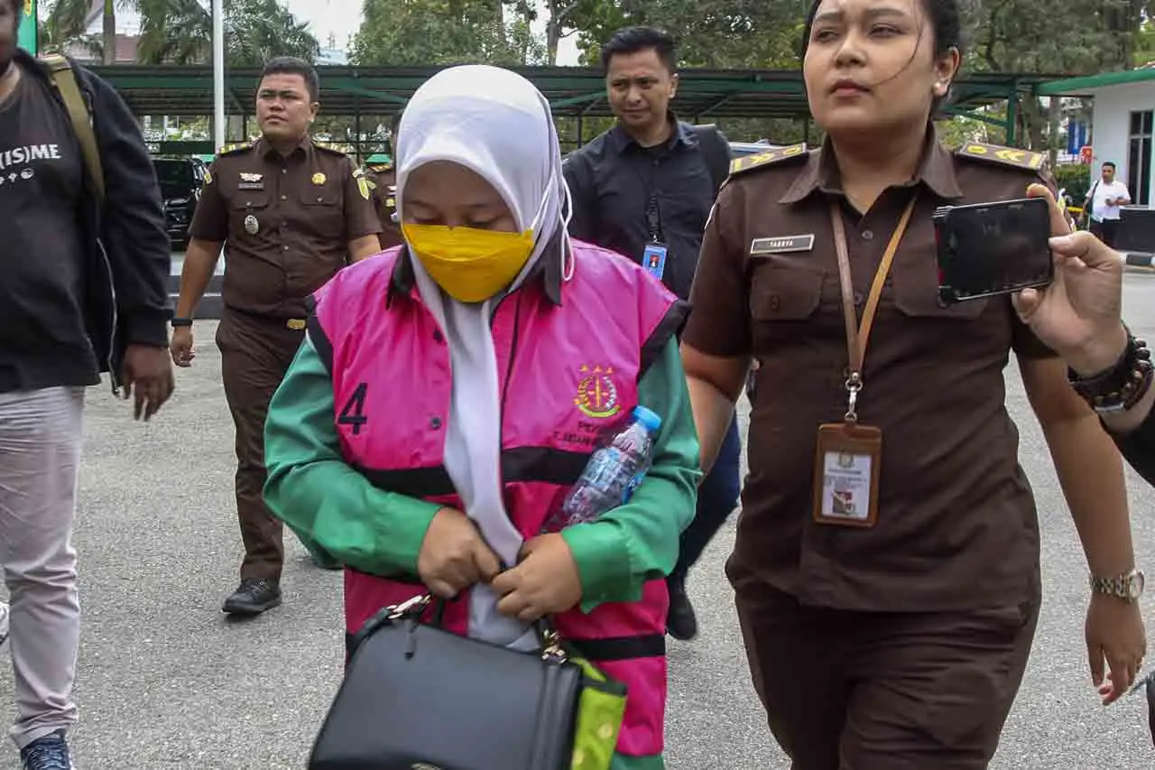 Kejari Batam Tahan Tersangka...