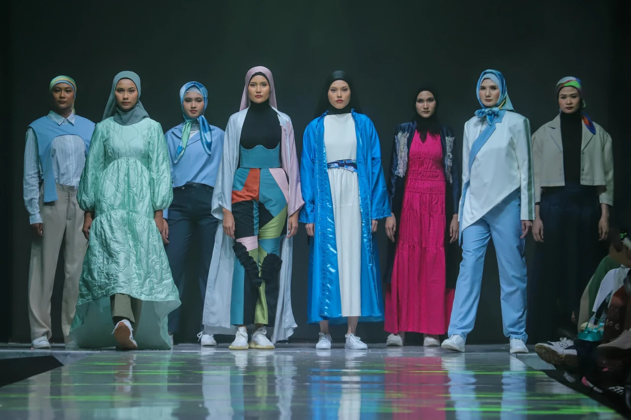 Potret Busana Muslim...