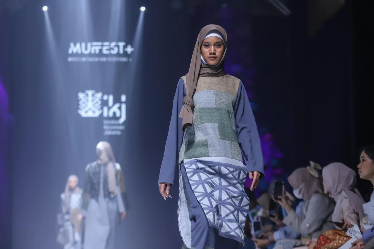 7 Koleksi Busana Muslim...
