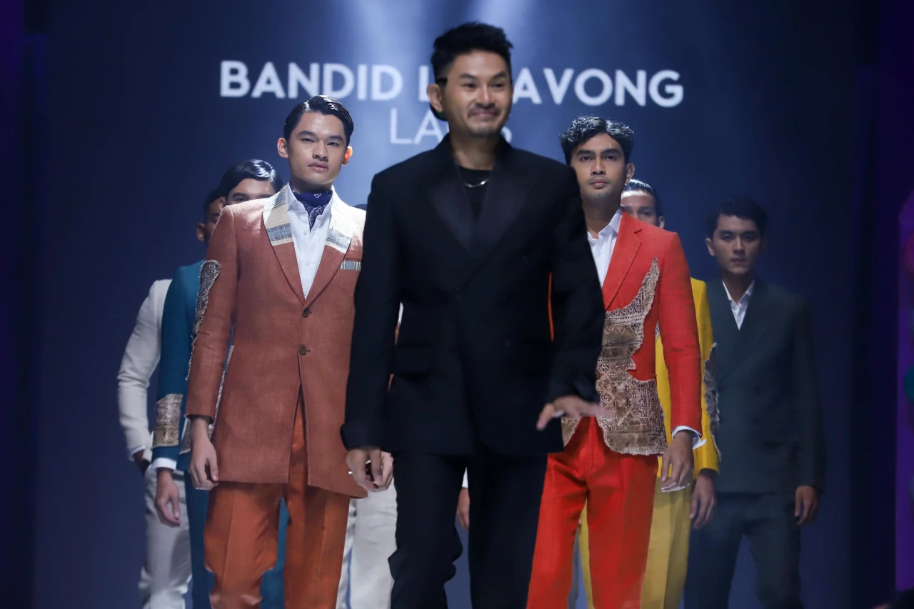 Desainer Asal Laos Bandid...