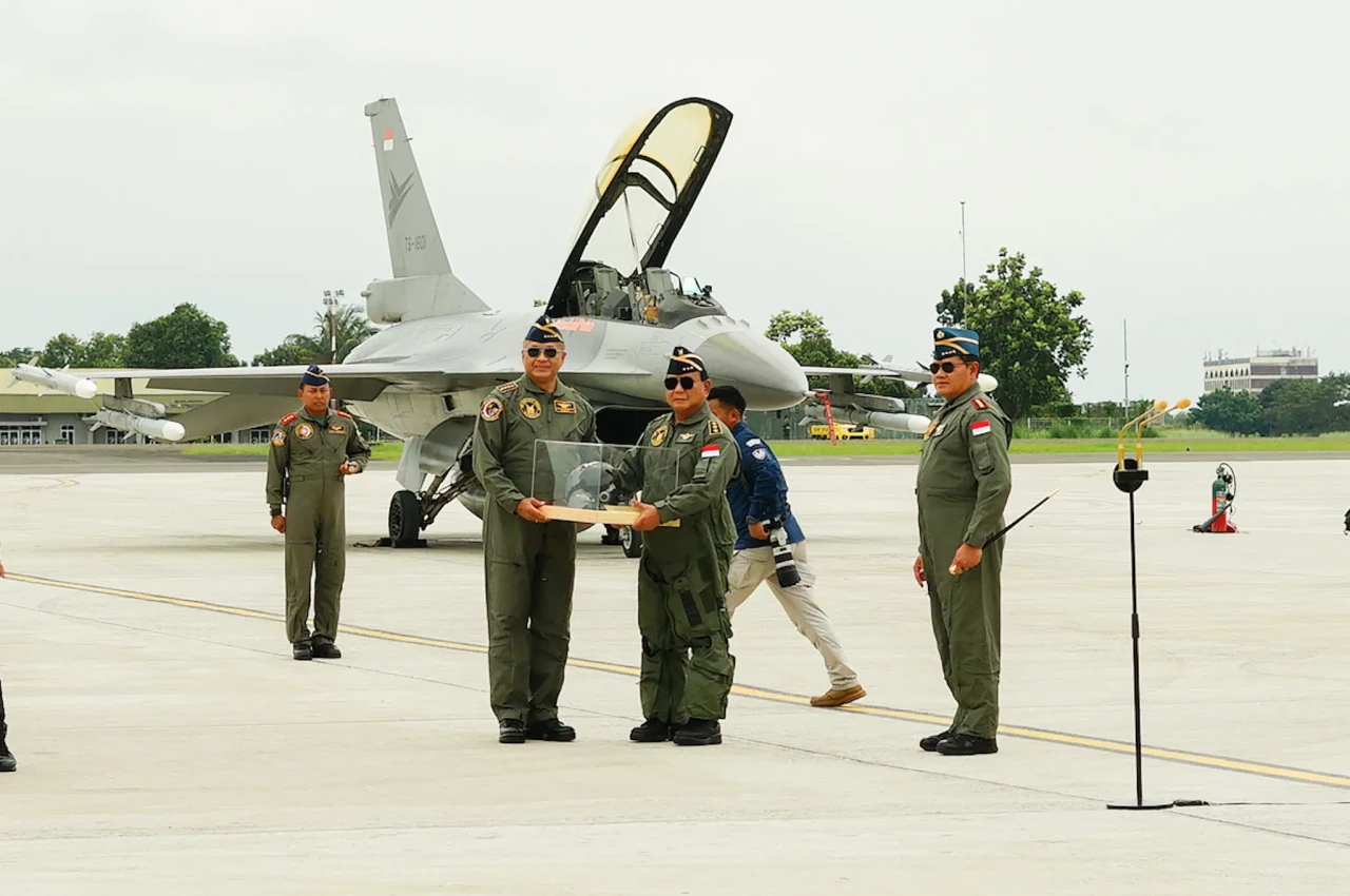 Menhan Prabowo Terima...