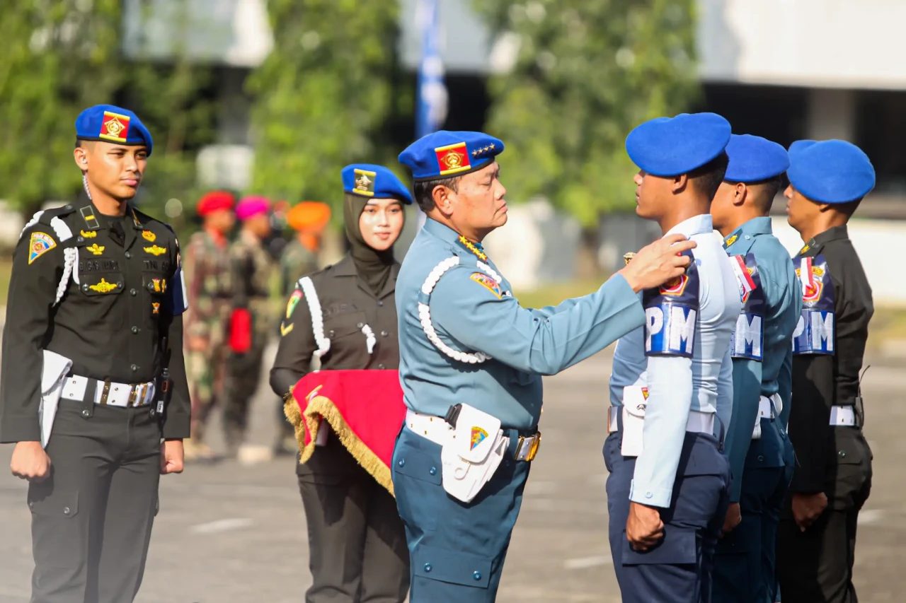 Panglima TNI Pimpin...