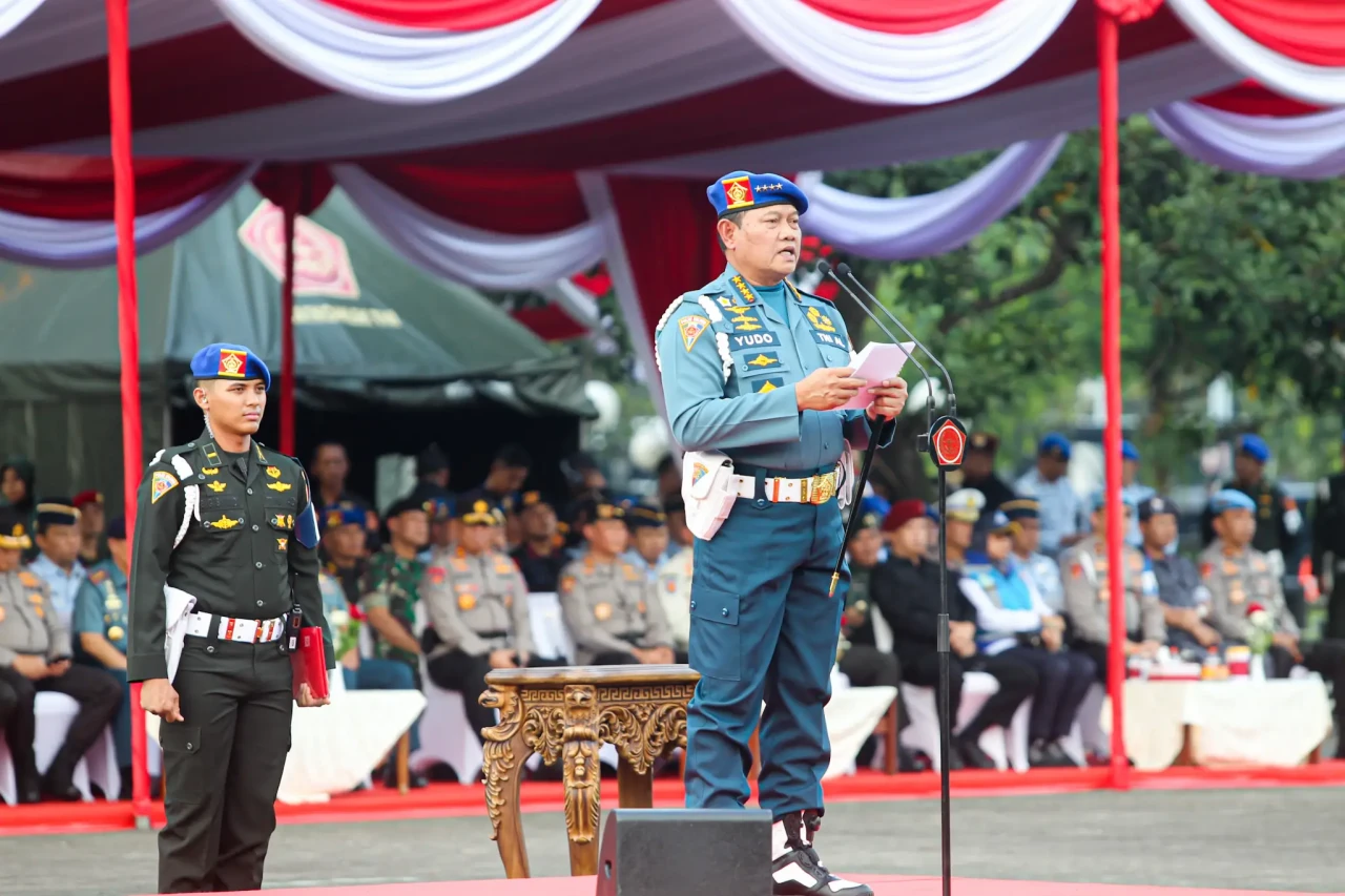 Panglima TNI Pimpin...