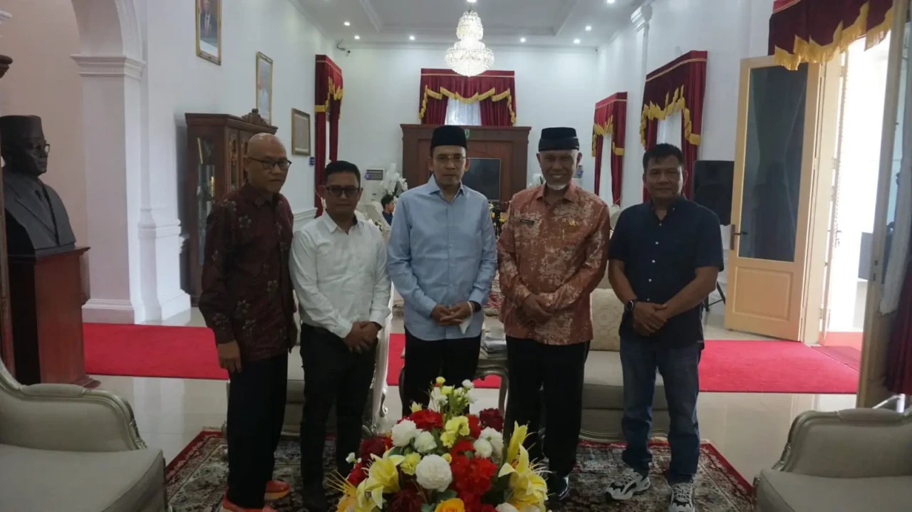 Kunjungi Sumbar, TGB...